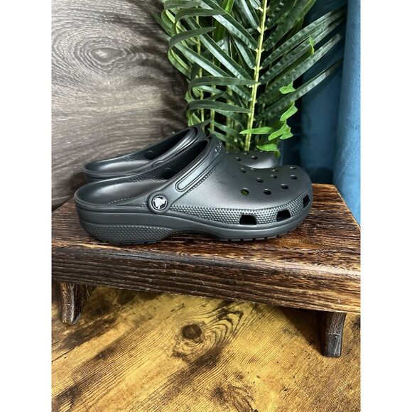 Crocs Classic Clogs 10001-001 in Black. Unisex Men Size 9, Women Size 11. NWT! - Picture 7 of 12